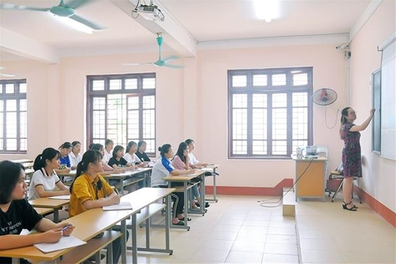 Giảng viên áp dụng phương pháp dạy học tiên tiến để buổi học trở nên sinh động hơn 